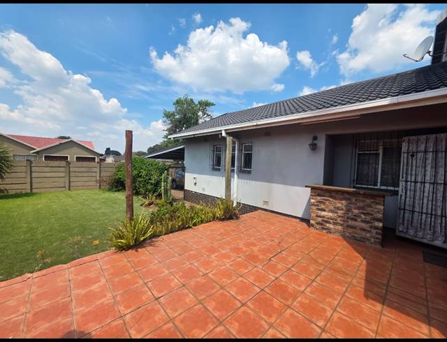 3 BEDROOM HOUSE FOR SALE IN VANDERBIJLPARK CE 5